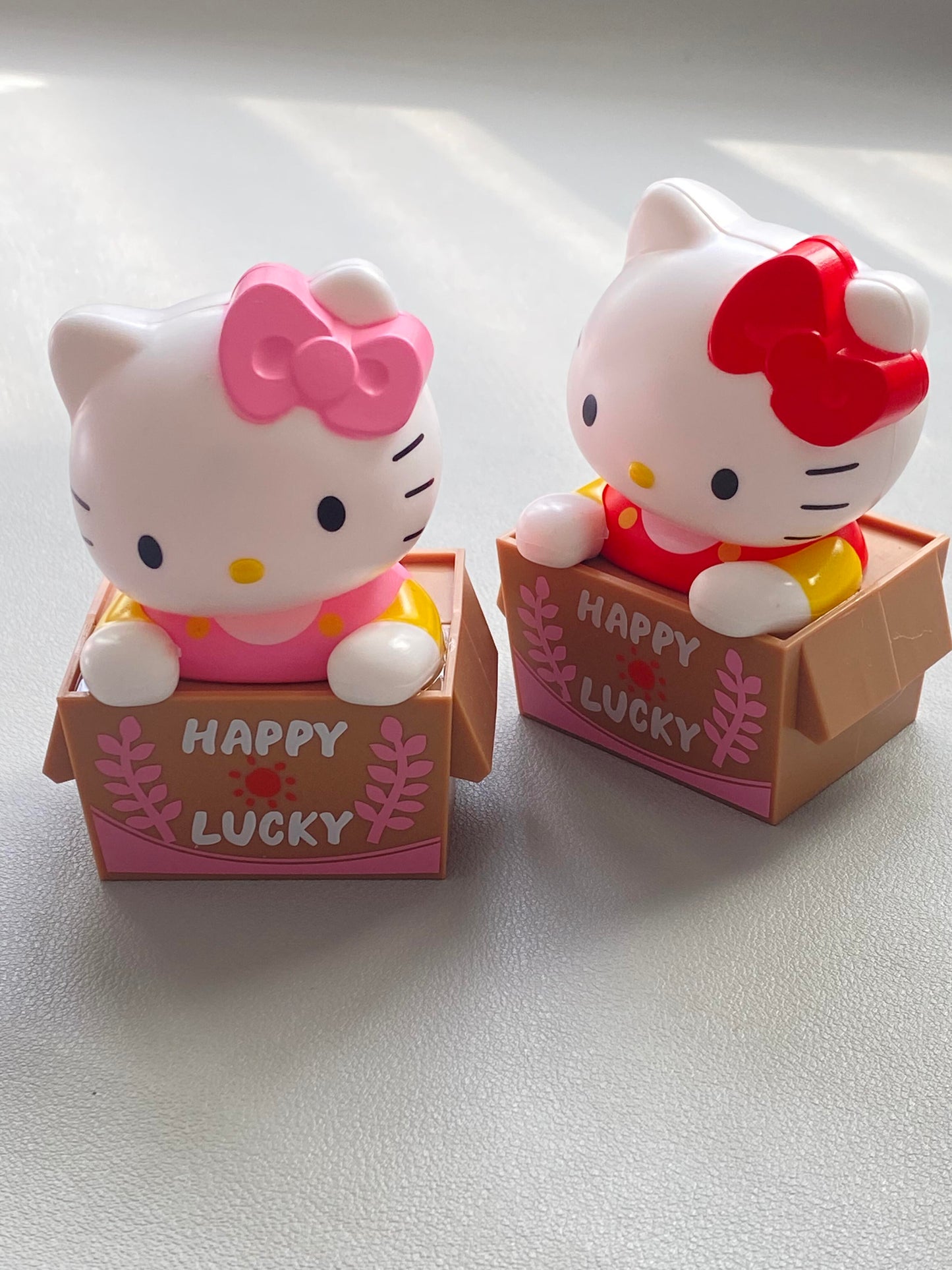 Kawaii HelloKitty Solar Shaking Head Doll Solar Swinging Kitty Car Interior Ornaments Cute Girl Y2K Car Decoration