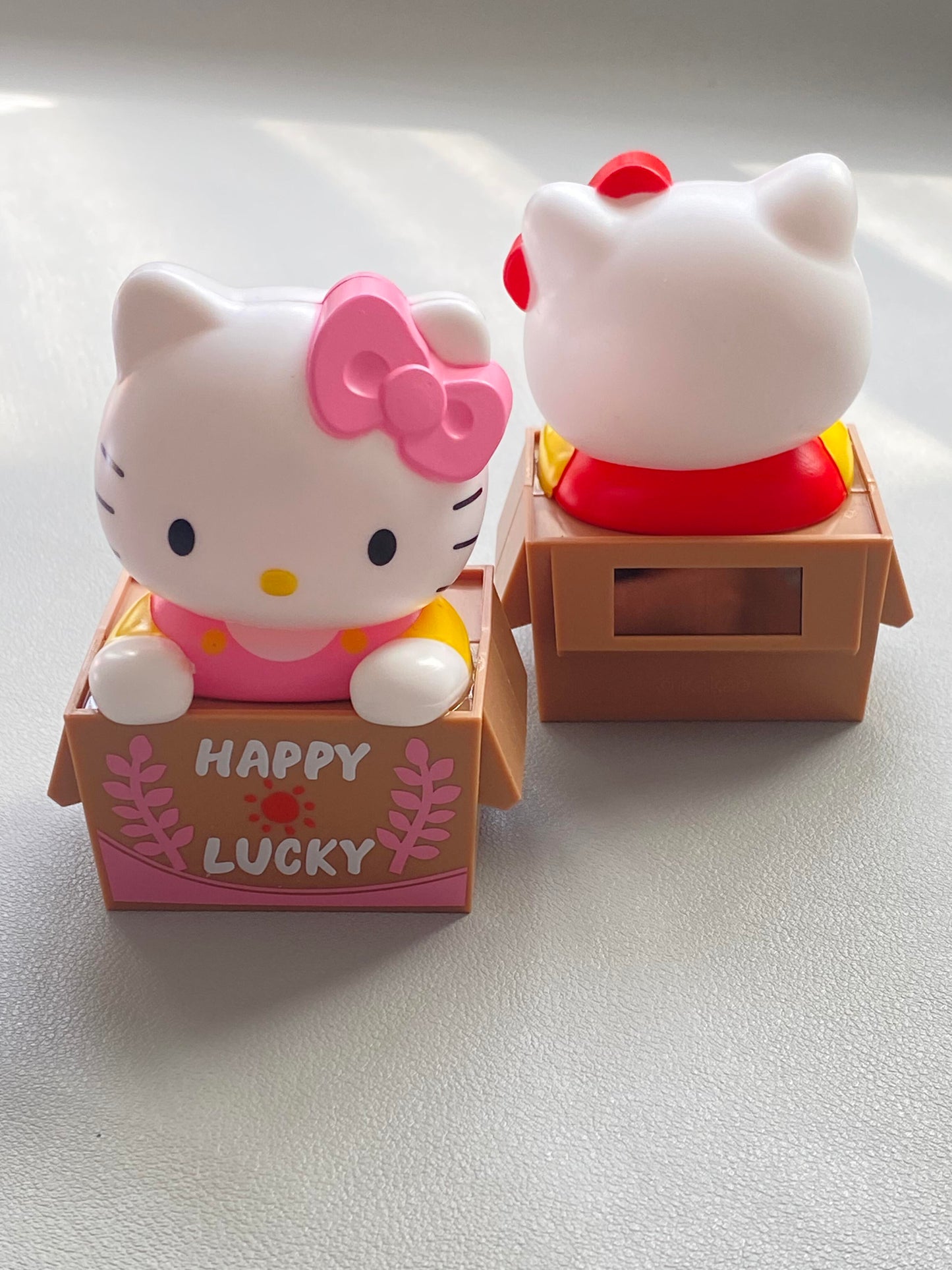 Kawaii HelloKitty Solar Shaking Head Doll Solar Swinging Kitty Car Interior Ornaments Cute Girl Y2K Car Decoration