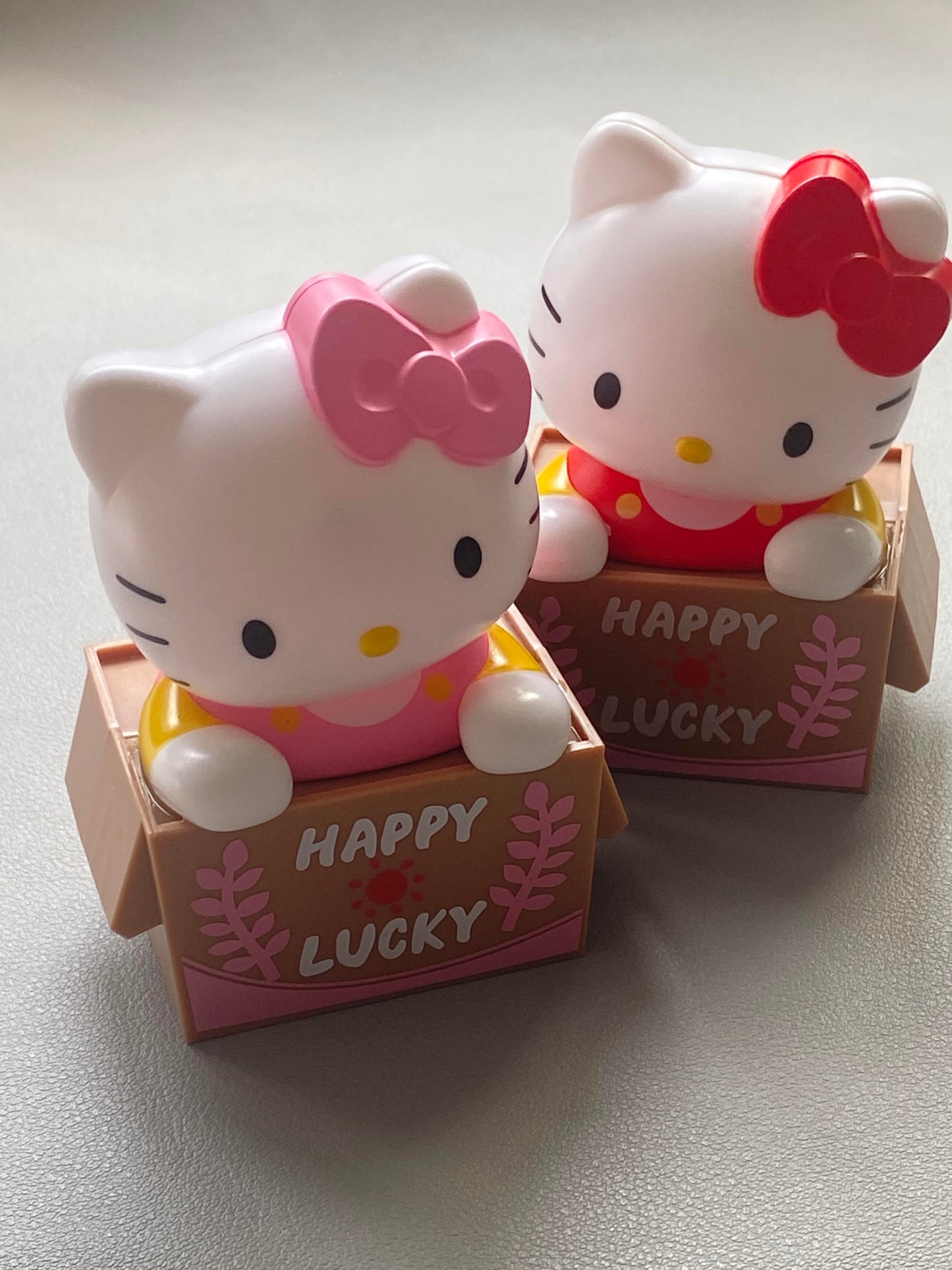 Kawaii HelloKitty Solar Shaking Head Doll Solar Swinging Kitty Car Interior Ornaments Cute Girl Y2K Car Decoration