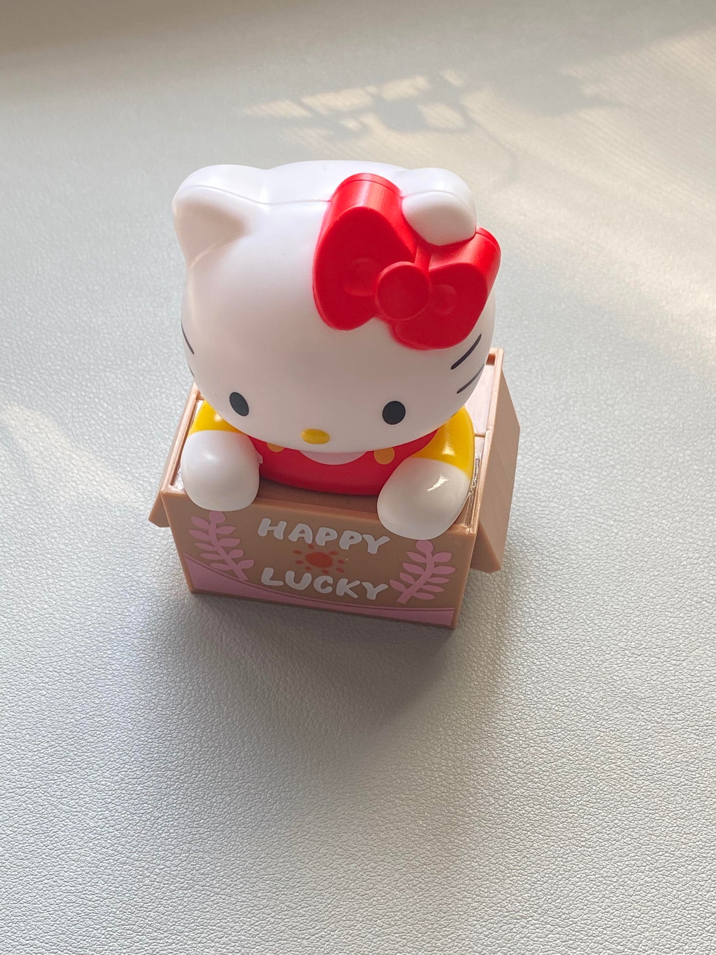 Kawaii HelloKitty Solar Shaking Head Doll Solar Swinging Kitty Car Interior Ornaments Cute Girl Y2K Car Decoration
