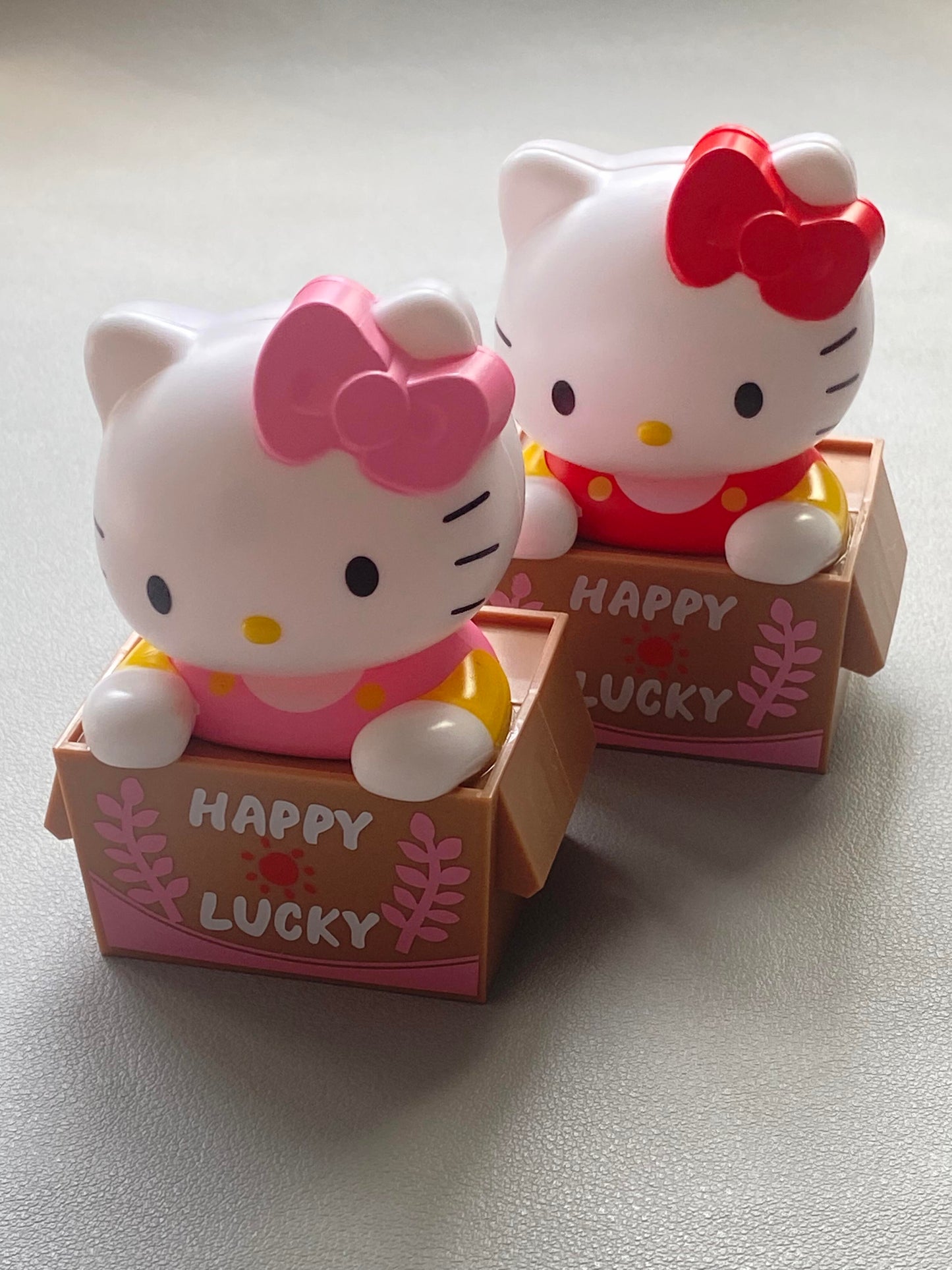 Kawaii HelloKitty Solar Shaking Head Doll Solar Swinging Kitty Car Interior Ornaments Cute Girl Y2K Car Decoration