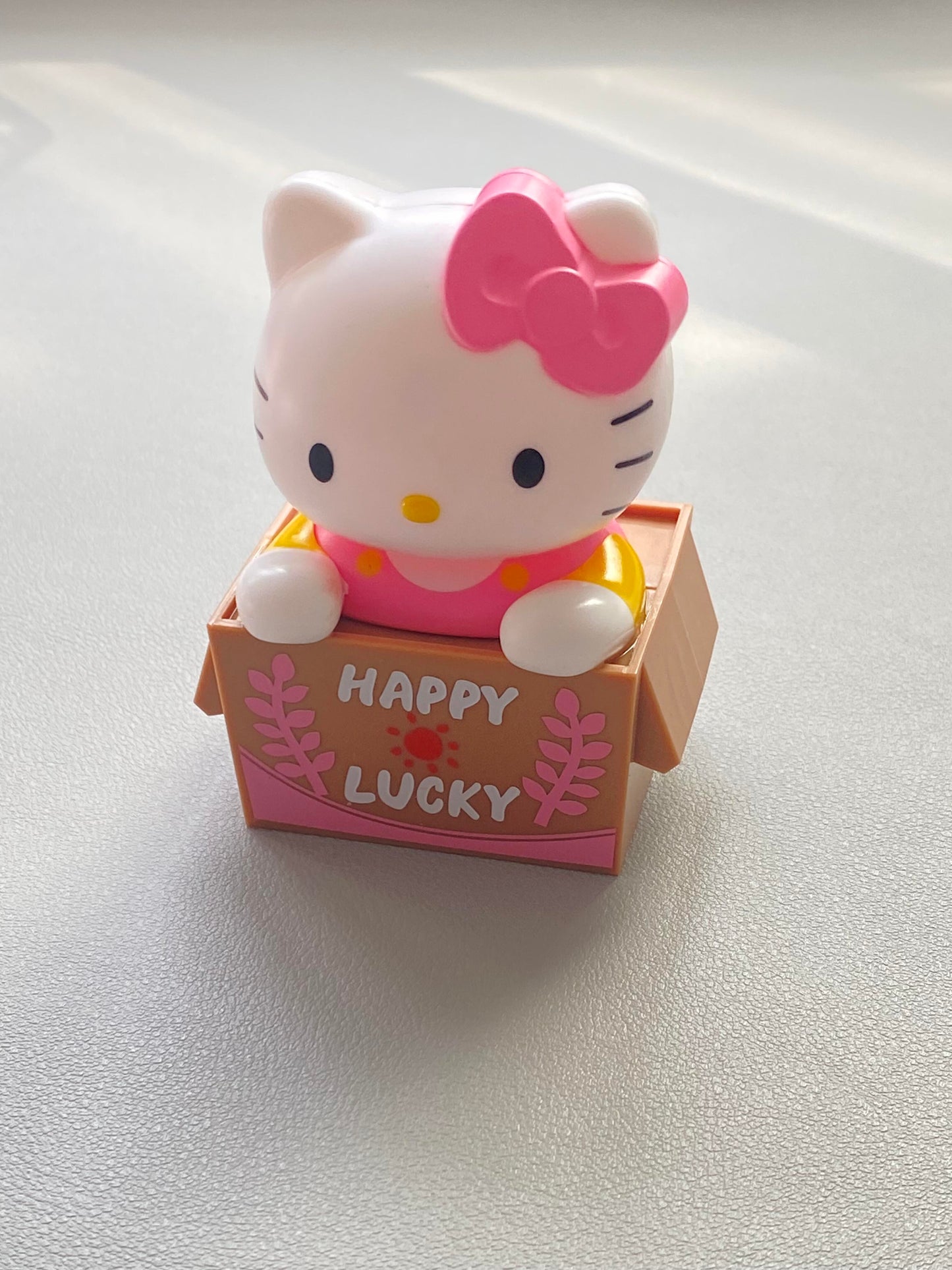 Kawaii HelloKitty Solar Shaking Head Doll Solar Swinging Kitty Car Interior Ornaments Cute Girl Y2K Car Decoration